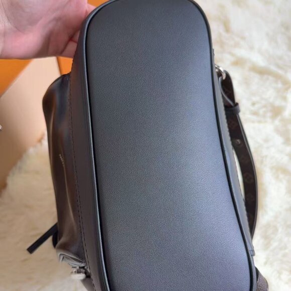 MONTSOURIS VIBE PM BACKPACK 30 IN BLACK LAMBSKIN SILVER CHAIN - Picture 3 of 16